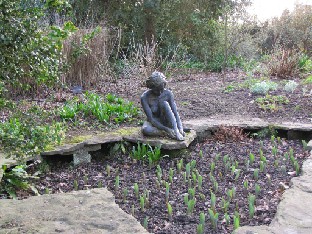 IMG_0353_Sculpture_Unknown_girl_sitting