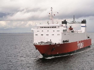 P5085416_laivan_kohtaaminen_1024px Encounter of a cargo ship on the Baltic Sea Rahtilaivan kohtaaminen Itämerellä