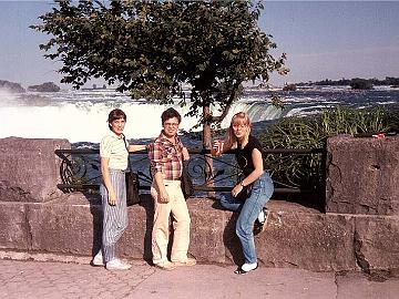 006_Tuula_Kristian_Marjukka_Niagara_Falls Tuula, Kristian and Marjukka on Canadian side of Niagara Falls