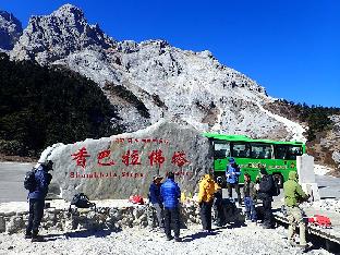 PB121826_1024px Bala Gezong, Shambhala Stupa, having lunch before walking to the rhododendrons, 4120 m