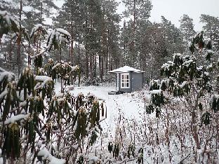 PC081142_Rhodogarden_snow_pond_gazebo_1024px