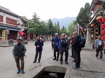 PA280188_1024px The group ready to go to the Cang Shan mountain in the morning