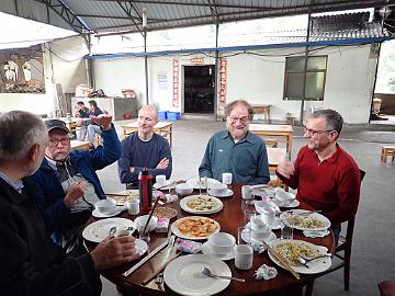 PA290293_1024px Lunch time