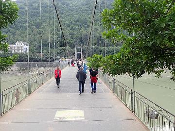 PA290297_1024px Walking in Liuku on the bridges over the Salween river