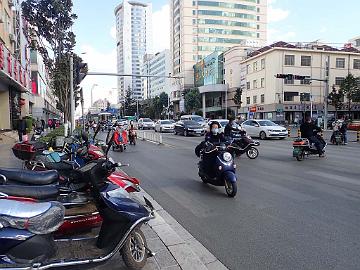 PB152115_1024px Electric scooters and other traffic in Kunming