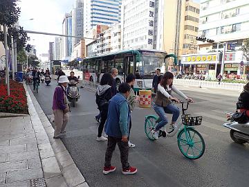 PB152119_1024px Traffic in Kunming