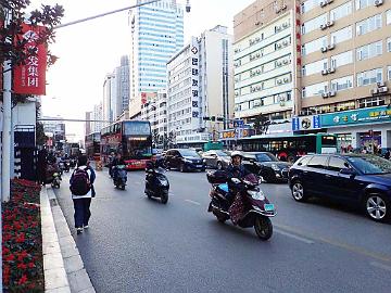 PA260165_1024px Kunming, traffic