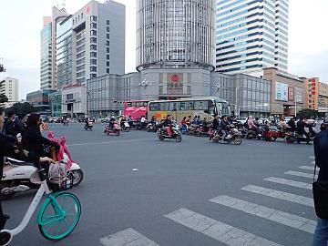 PA260168_1024px Kunming, traffic