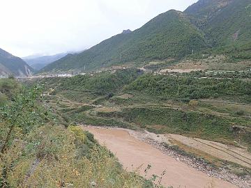 PB041044_1024px From Peacock pass down to the valley, Mekong river