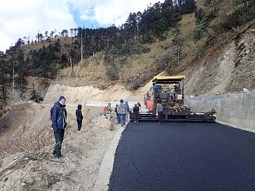 PB020795_1024px New asphalt on the road, no way to pass