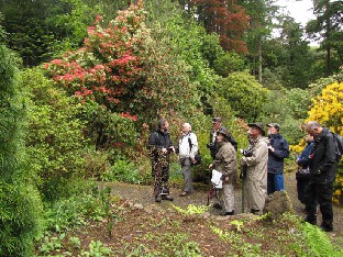 IMG_1368_Maurice_Wilkins_talks Maurice Wilkins guides in the garden