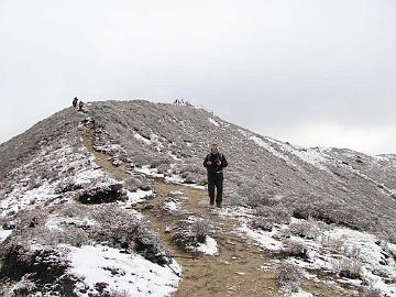 IMG_1160_Kristian_trekking_to_Dzongri_top_160505_photo_by_Teemu Photographing on the way to Dzongri top, 4140 m (04:55)