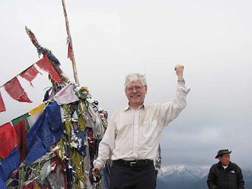 IMG_1161_Kristian_at_Dzongri_top_4171m_160505_photo_by_Teemu Me arriving at Dzongri top exhausted but happy, 4171 m (05:05)