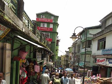 IMG_2275_Neelam_and_Teemu_walking_to_Low_Market_in_Gangtok_150513 Gangtok (11:10)