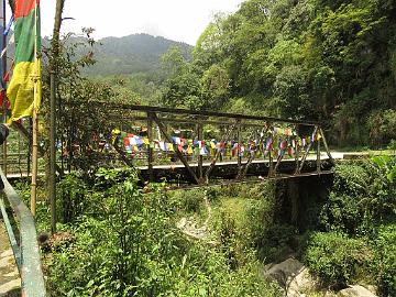 IMG_1594_Bridge_at_waterfalls_Gangtok-Lachen_1700m_160508 Bridge at the waterfalls on the drive from Gangtok to Lachen, 1700 m (10:04)