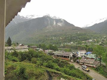 IMG_1890_view_from_our_hotel_Be_Yul_Alpine_Resort_Lachung_160510 View from our hotel Be Yul Alpine Resort in Lachung, 2900 m (13:51)