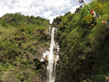 IMG_2167_waterfalls_Lachung-Gangtok_160512 Waterfalls on the way from Lachung to Gangtok (08:57)