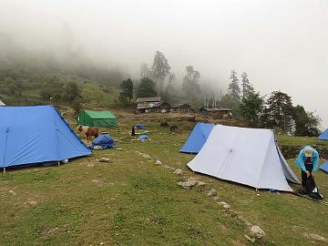 IMG_1376_camp_at_Tshoka_2985m_160503 Tent camp at Tshoka 2985 m (14:52)
