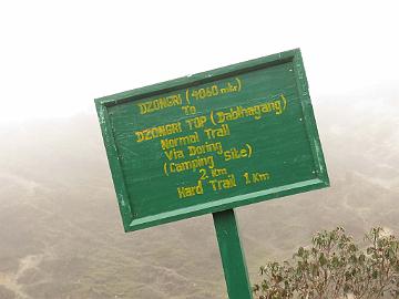 IMG_1469_Dzongri_4060m_160504 Dzongri 4060 m, 20 minutes to Doring camp site (15:48)