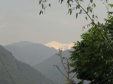 IMG_1201_view_toward_mountains_Yuksam_1780m_160502 View toward mountains in Yuksam (07:03)