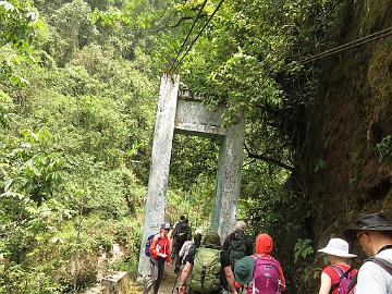 IMG_1224_1st_bridge_Yuksam-Sachen_160502 First bridge from Yuksam to Sachen (10:15)