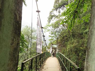 IMG_1245_2nd_bridge_Yuksam-Sachen_160502 Second bridge from Yuksam to Sachen (12:18)