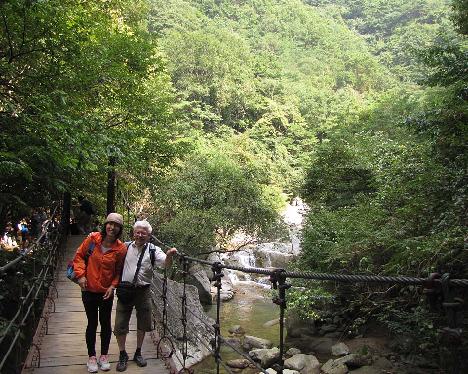 IMG_1141_Guryong_valley_trail_Jirisan_Kristian_and_Jinny Bridge over the river, Guryong Valley Trail, Jiri-san