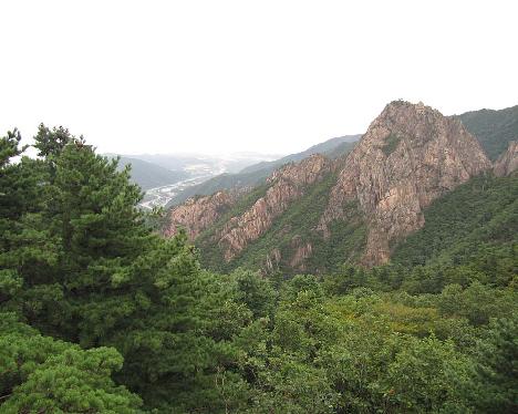 IMG_1685 View from Gweongeum-seong, Seorak-san