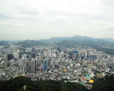 IMG_0912_Seoul_view_from_Namsan View over Seoul from Namsan Tower